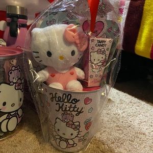 Hello Kitty Valentine’s Day gift set